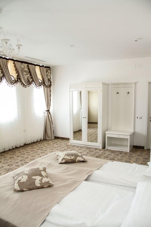 ホテル Pik Elegance プロイェシュティ 部屋 写真
